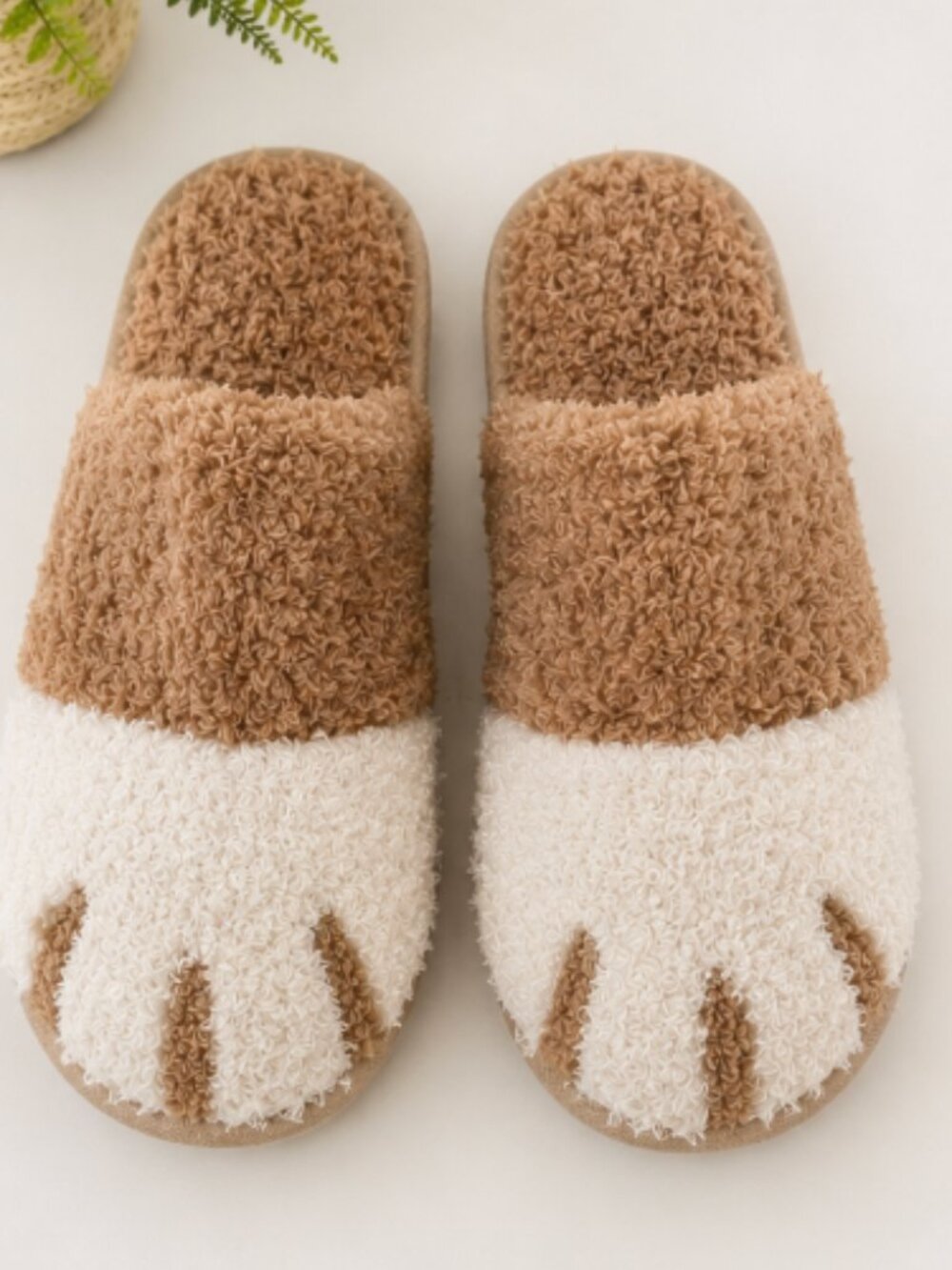 SINNO Women's Fuzzy Cat Paw Slippers Memory Foam Non Slip Size 5.5-6 Brown NWOT